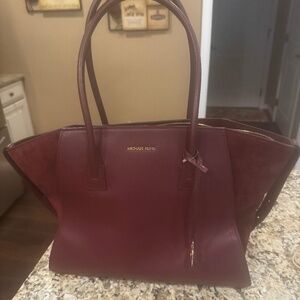 Michael Kors Avril Extra-Large Leather And Suede Tote Bag with matching wallet.